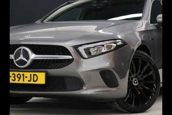 Mercedes-Benz A-Klasse 250 e Luxury Limited [SFEERVERLICHTING, TREKHAAK, CAMERA, PDC 360, CRUISE CONTROL, STOELVERWARMING, FLIPPERS, BLUETOOTH TELEFOON, AUTO AIRCO, NAVIGATIE, NIEUWSTAAT]