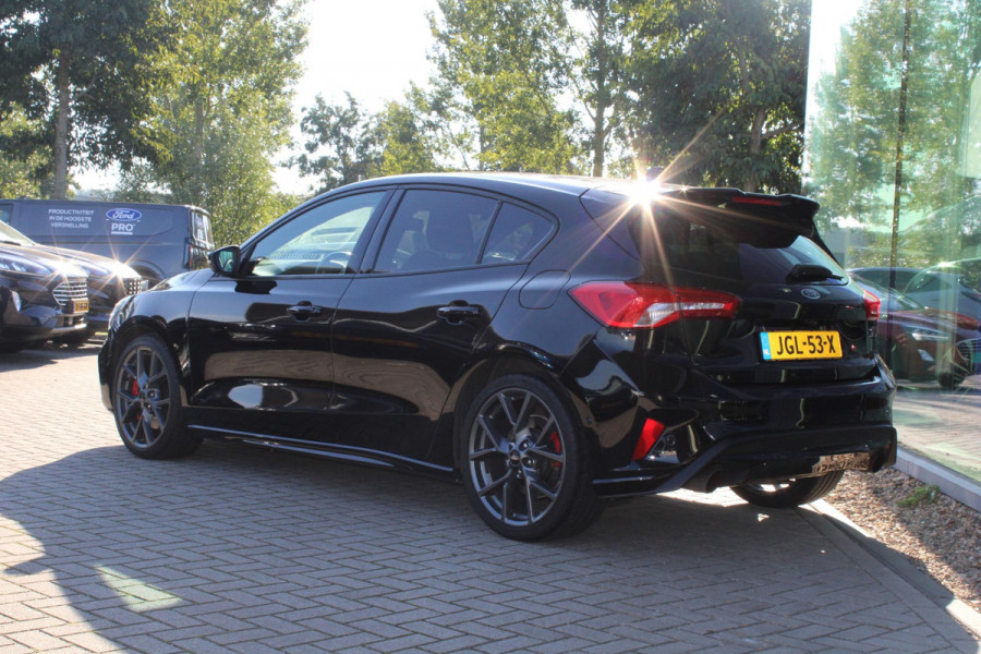 Ford Focus 2.3 EcoBoost ST-3 | Winterpack | Adaptieve Cruise Control | Camera | Privacy Glass | 19 INCH Lichtmetalen Velgen | DAB | B&O Sound