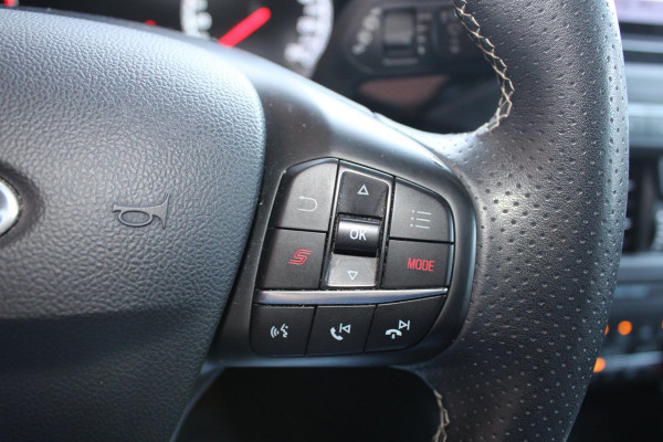 Ford Focus 2.3 EcoBoost ST-3 | Winterpack | Adaptieve Cruise Control | Camera | Privacy Glass | 19 INCH Lichtmetalen Velgen | DAB | B&O Sound