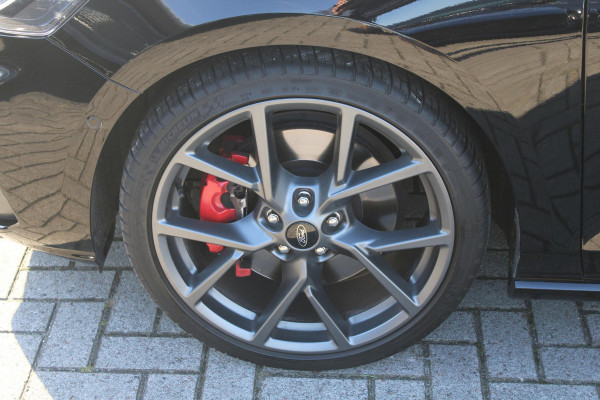 Ford Focus 2.3 EcoBoost ST-3 | Winterpack | Adaptieve Cruise Control | Camera | Privacy Glass | 19 INCH Lichtmetalen Velgen | DAB | B&O Sound