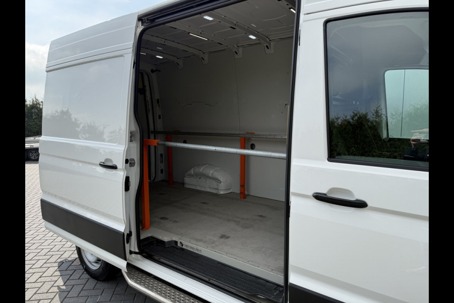 Volkswagen Crafter 35 2.0 TDI 141 PK / L3H3 / DHOLLANDIA HYDR. LAADKLEP / AUTOMAAT / AIRCO / CRUISE / CAMERA