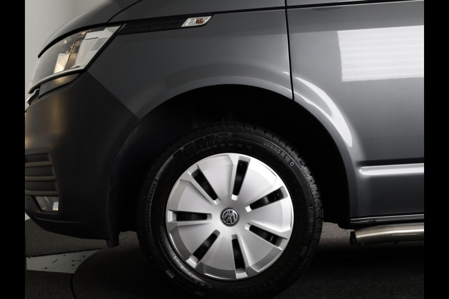 Volkswagen Transporter 2.0 TDI L2H1 28 Highline DC 110PK | Dubbele cabine | Trekhaak | Navigatie