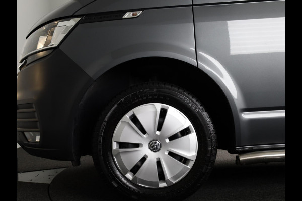 Volkswagen Transporter 2.0 TDI L2H1 28 Highline DC 110PK | Dubbele cabine | Trekhaak | Navigatie