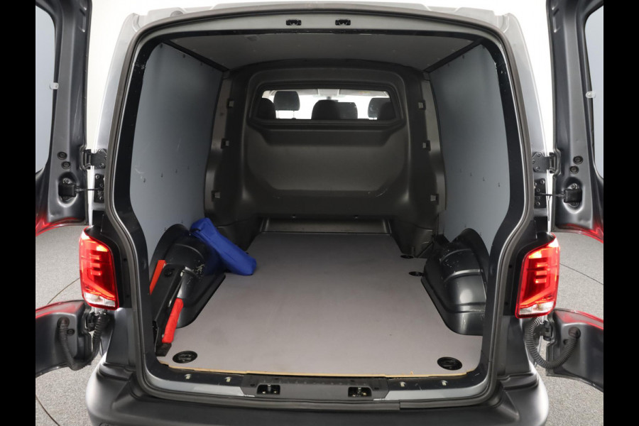 Volkswagen Transporter 2.0 TDI L2H1 28 Highline DC 110PK | Dubbele cabine | Trekhaak | Navigatie