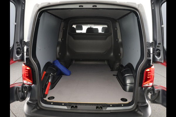 Volkswagen Transporter 2.0 TDI L2H1 28 Highline DC 110PK | Dubbele cabine | Trekhaak | Navigatie