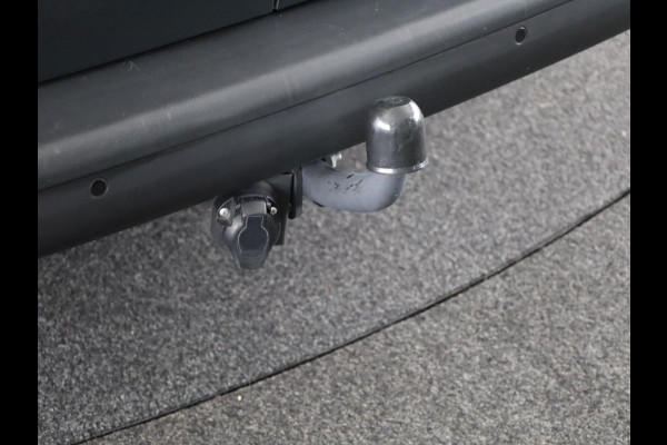 Volkswagen Transporter 2.0 TDI L2H1 28 Highline DC 110PK | Dubbele cabine | Trekhaak | Navigatie