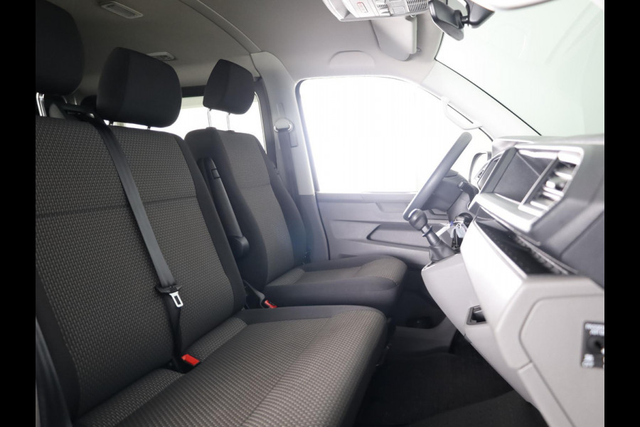 Volkswagen Transporter 2.0 TDI L2H1 28 Highline DC 110PK | Dubbele cabine | Trekhaak | Navigatie