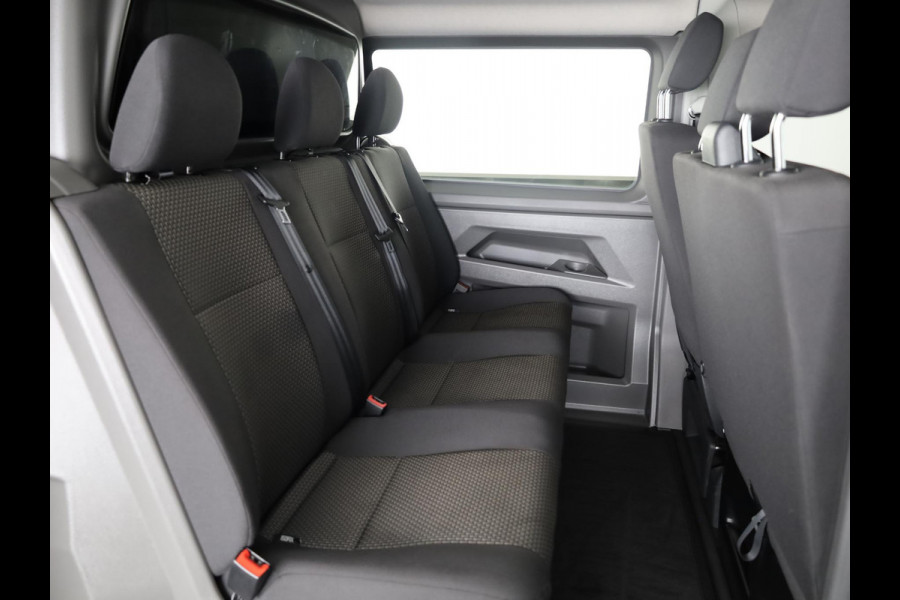 Volkswagen Transporter 2.0 TDI L2H1 28 Highline DC 110PK | Dubbele cabine | Trekhaak | Navigatie