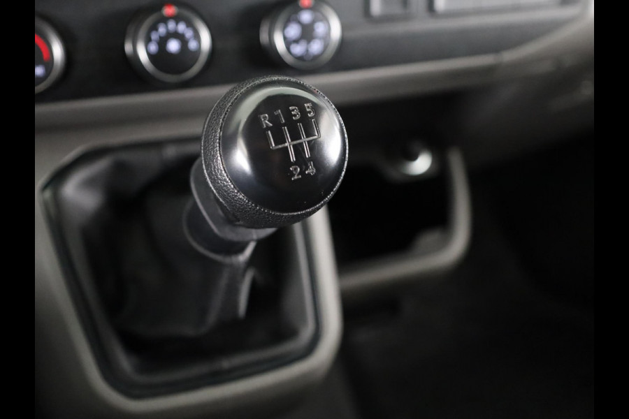 Volkswagen Transporter 2.0 TDI L2H1 28 Highline DC 110PK | Dubbele cabine | Trekhaak | Navigatie