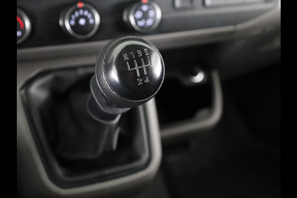 Volkswagen Transporter 2.0 TDI L2H1 28 Highline DC 110PK | Dubbele cabine | Trekhaak | Navigatie