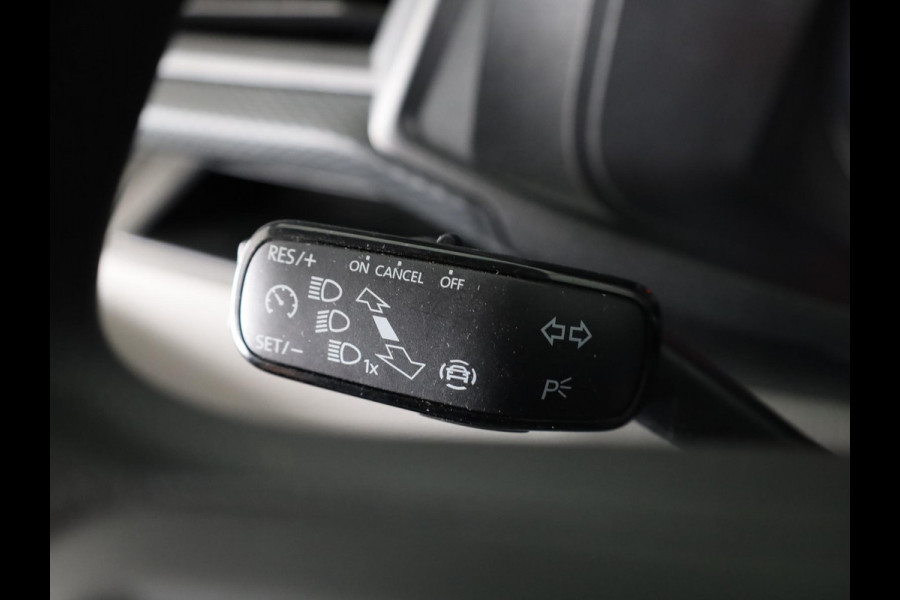 Volkswagen Transporter 2.0 TDI L2H1 28 Highline DC 110PK | Dubbele cabine | Trekhaak | Navigatie