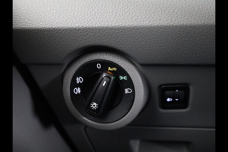 Volkswagen Transporter 2.0 TDI L2H1 28 Highline DC 110PK | Dubbele cabine | Trekhaak | Navigatie
