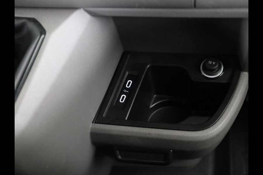 Volkswagen Transporter 2.0 TDI L2H1 28 Highline DC 110PK | Dubbele cabine | Trekhaak | Navigatie