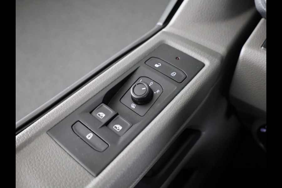 Volkswagen Transporter 2.0 TDI L2H1 28 Highline DC 110PK | Dubbele cabine | Trekhaak | Navigatie