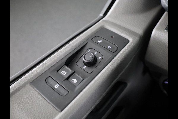 Volkswagen Transporter 2.0 TDI L2H1 28 Highline DC 110PK | Dubbele cabine | Trekhaak | Navigatie