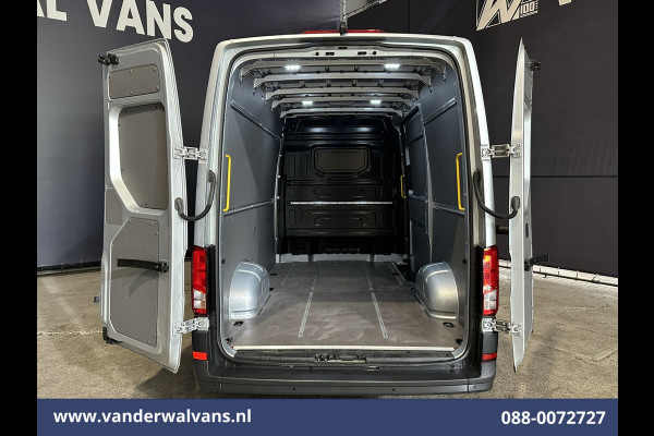 Volkswagen Crafter 2.0 TDI 141pk L3H3 L2H2 Euro6 Airco | Camera | Navigatie | Android Auto | Stoelverwarming Parkeersensoren, Bijrijdersbank, 3000kg trekvermogen, zilver Volkswagen Crafter 2.0 TDI 141pk L3H3 L2H2 Euro6 Airco | Camera | Navigatie | Android Auto | Stoelverwarming Parkeersensoren, Bijrijdersbank, 3000kg trekvermogen, zilver