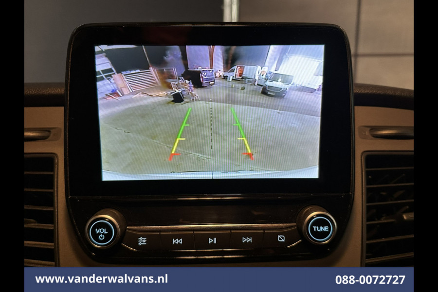 Ford Transit 2.0 TDCI 131pk L3H2 Euro6 Airco | Apple Carplay | Camera | Navigatie | Stoelverwarming | Cruisecontrol Parkeersensoren, Android Auto, Verwarmde voorruit, Bijrijdersbank Ford Transit 2.0 TDCI 131pk L3H2 Euro6 Airco | Apple Carplay | Camera | Navigatie | Stoelverwarming | Cruisecontrol Parkeersensoren, Android Auto, Verwarmde voorruit, Bijrijdersbank