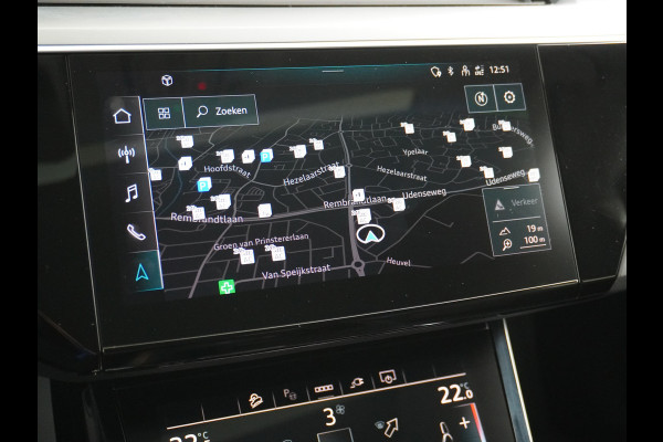 Audi e-tron 55 Quattro 95kWh 408PK Trekhaak Leder/Alcantara-Sportstoel Panoramadak Adap.Cruise Navi Ecc Stoelverwarming Business Edition Plus Luchtvering Memory Lmv Elek.Achterklep Privacy Glas Keyless 1e Eigenaar 1.800KG Trekgewicht Zeer compleet!