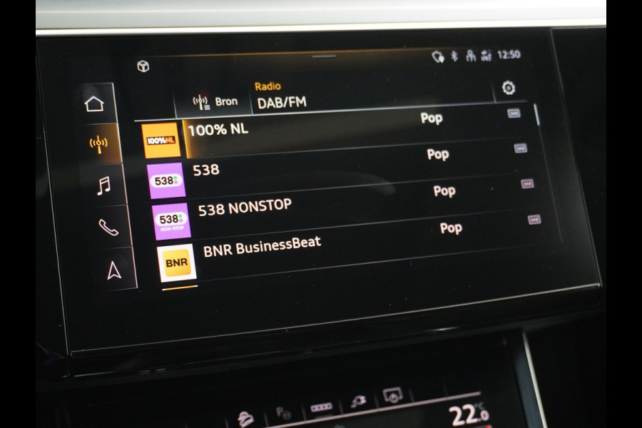 Audi e-tron 55 Quattro 95kWh 408PK Trekhaak Leder/Alcantara-Sportstoel Panoramadak Adap.Cruise Navi Ecc Stoelverwarming Business Edition Plus Luchtvering Memory Lmv Elek.Achterklep Privacy Glas Keyless 1e Eigenaar 1.800KG Trekgewicht Zeer compleet!