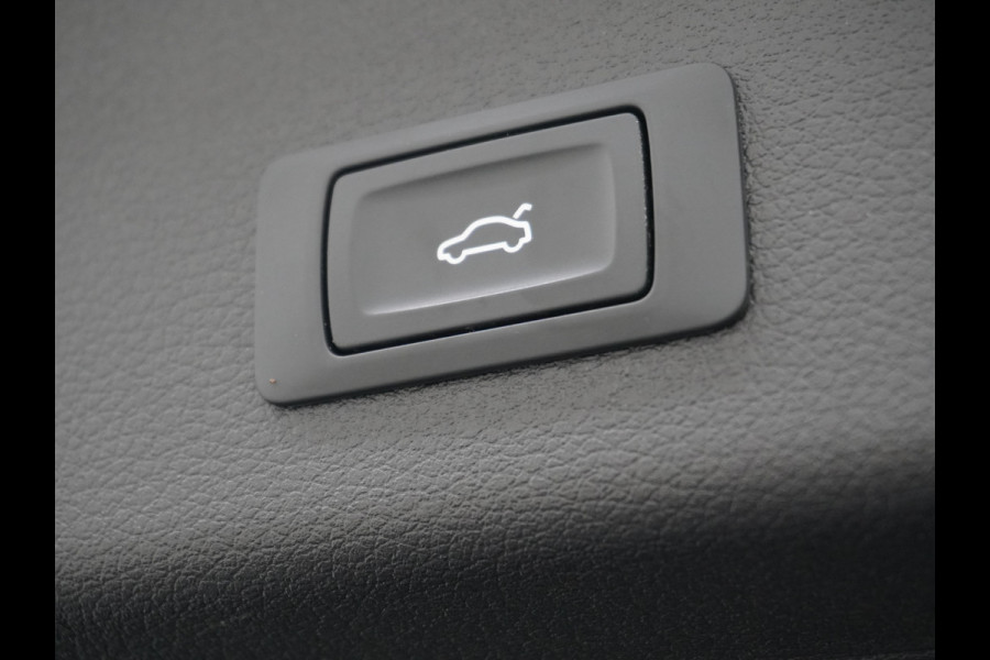 Audi e-tron 55 Quattro 95kWh 408PK Trekhaak Leder/Alcantara-Sportstoel Panoramadak Adap.Cruise Navi Ecc Stoelverwarming Business Edition Plus Luchtvering Memory Lmv Elek.Achterklep Privacy Glas Keyless 1e Eigenaar 1.800KG Trekgewicht Zeer compleet!