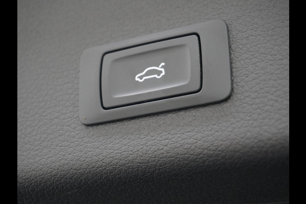 Audi e-tron 55 Quattro 95kWh 408PK Trekhaak Leder/Alcantara-Sportstoel Panoramadak Adap.Cruise Navi Ecc Stoelverwarming Business Edition Plus Luchtvering Memory Lmv Elek.Achterklep Privacy Glas Keyless 1e Eigenaar 1.800KG Trekgewicht Zeer compleet!