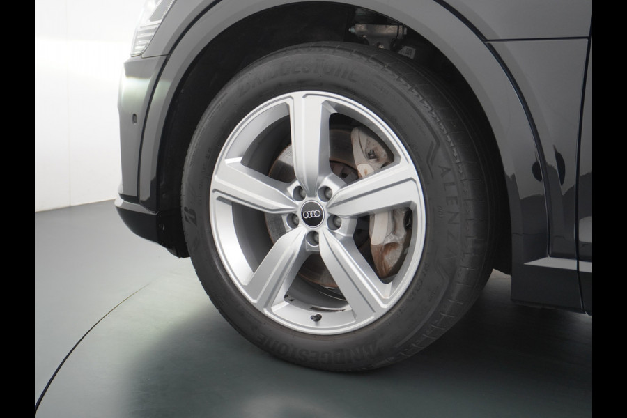 Audi e-tron 55 Quattro 95kWh 408PK Trekhaak Leder/Alcantara-Sportstoel Panoramadak Adap.Cruise Navi Ecc Stoelverwarming Business Edition Plus Luchtvering Memory Lmv Elek.Achterklep Privacy Glas Keyless 1e Eigenaar 1.800KG Trekgewicht Zeer compleet!