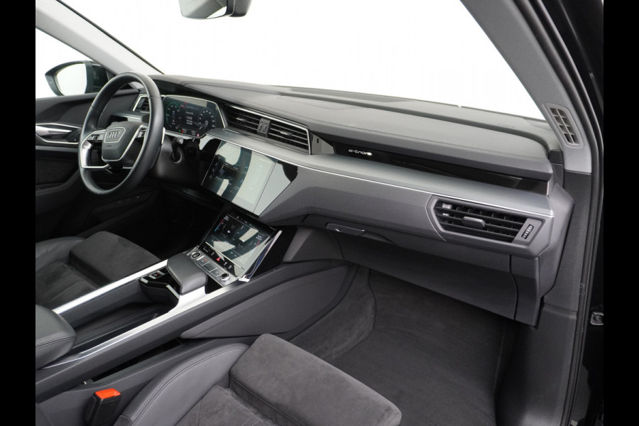 Audi e-tron 55 Quattro 95kWh 408PK Trekhaak Leder/Alcantara-Sportstoel Panoramadak Adap.Cruise Navi Ecc Stoelverwarming Business Edition Plus Luchtvering Memory Lmv Elek.Achterklep Privacy Glas Keyless 1e Eigenaar 1.800KG Trekgewicht Zeer compleet!