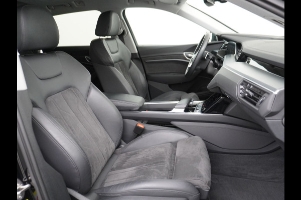 Audi e-tron 55 Quattro 95kWh 408PK Trekhaak Leder/Alcantara-Sportstoel Panoramadak Adap.Cruise Navi Ecc Stoelverwarming Business Edition Plus Luchtvering Memory Lmv Elek.Achterklep Privacy Glas Keyless 1e Eigenaar 1.800KG Trekgewicht Zeer compleet!