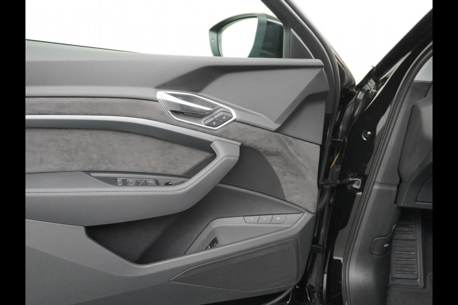 Audi e-tron 55 Quattro 95kWh 408PK Trekhaak Leder/Alcantara-Sportstoel Panoramadak Adap.Cruise Navi Ecc Stoelverwarming Business Edition Plus Luchtvering Memory Lmv Elek.Achterklep Privacy Glas Keyless 1e Eigenaar 1.800KG Trekgewicht Zeer compleet!