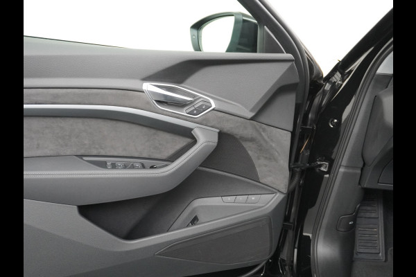 Audi e-tron 55 Quattro 95kWh 408PK Trekhaak Leder/Alcantara-Sportstoel Panoramadak Adap.Cruise Navi Ecc Stoelverwarming Business Edition Plus Luchtvering Memory Lmv Elek.Achterklep Privacy Glas Keyless 1e Eigenaar 1.800KG Trekgewicht Zeer compleet!