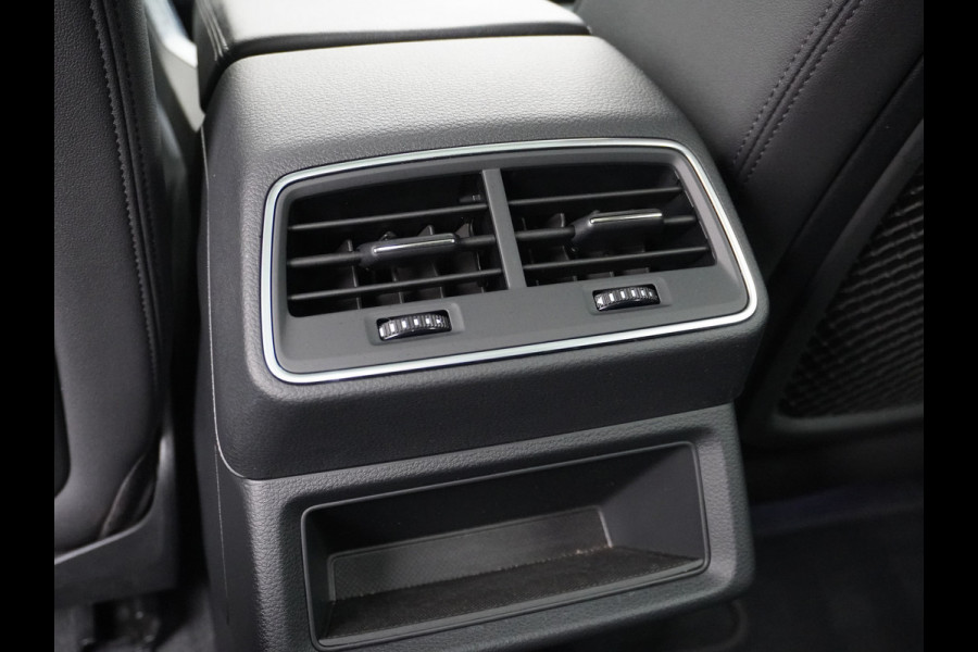 Audi e-tron 55 Quattro 95kWh 408PK Trekhaak Leder/Alcantara-Sportstoel Panoramadak Adap.Cruise Navi Ecc Stoelverwarming Business Edition Plus Luchtvering Memory Lmv Elek.Achterklep Privacy Glas Keyless 1e Eigenaar 1.800KG Trekgewicht Zeer compleet!