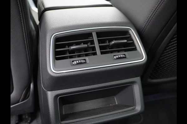 Audi e-tron 55 Quattro 95kWh 408PK Trekhaak Leder/Alcantara-Sportstoel Panoramadak Adap.Cruise Navi Ecc Stoelverwarming Business Edition Plus Luchtvering Memory Lmv Elek.Achterklep Privacy Glas Keyless 1e Eigenaar 1.800KG Trekgewicht Zeer compleet!