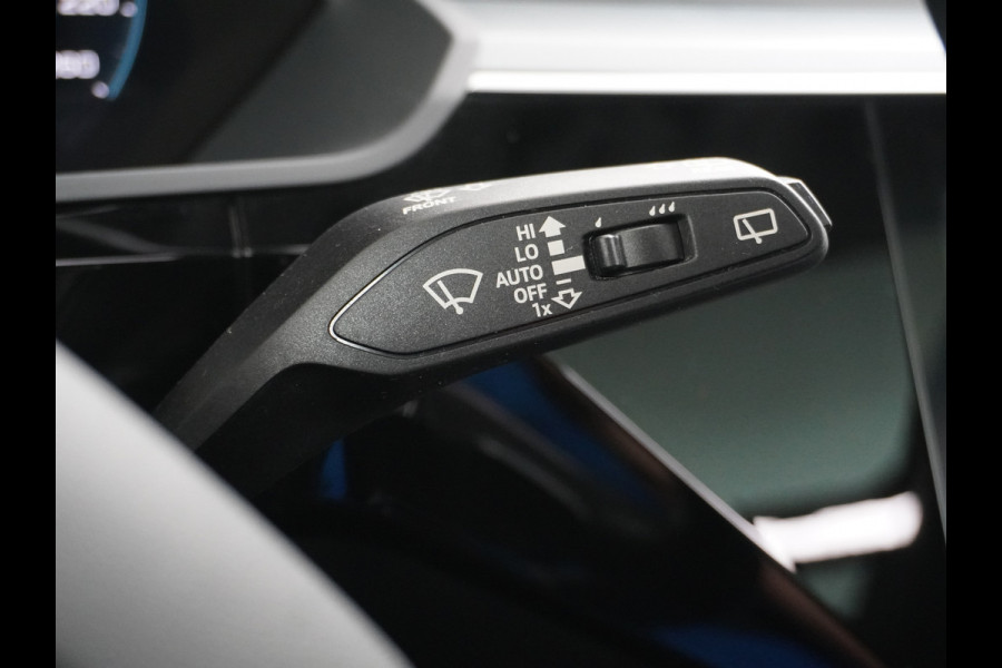 Audi e-tron 55 Quattro 95kWh 408PK Trekhaak Leder/Alcantara-Sportstoel Panoramadak Adap.Cruise Navi Ecc Stoelverwarming Business Edition Plus Luchtvering Memory Lmv Elek.Achterklep Privacy Glas Keyless 1e Eigenaar 1.800KG Trekgewicht Zeer compleet!