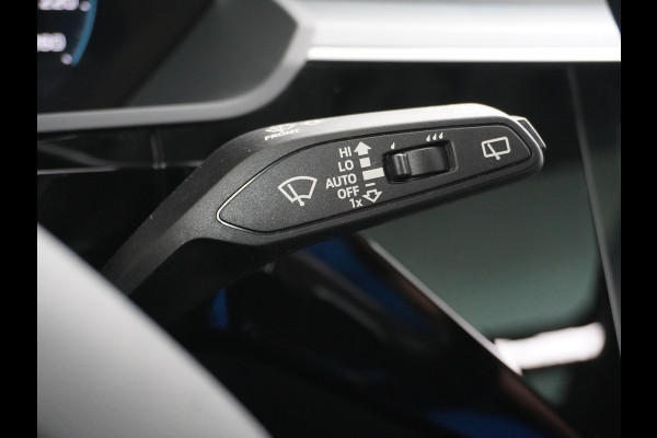 Audi e-tron 55 Quattro 95kWh 408PK Trekhaak Leder/Alcantara-Sportstoel Panoramadak Adap.Cruise Navi Ecc Stoelverwarming Business Edition Plus Luchtvering Memory Lmv Elek.Achterklep Privacy Glas Keyless 1e Eigenaar 1.800KG Trekgewicht Zeer compleet!