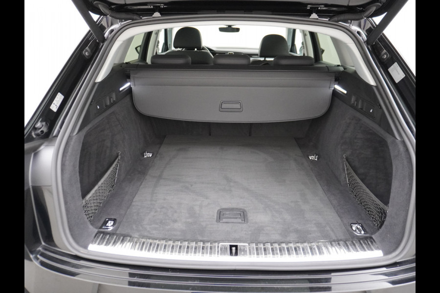 Audi e-tron 55 Quattro 95kWh 408PK Trekhaak Leder/Alcantara-Sportstoel Panoramadak Adap.Cruise Navi Ecc Stoelverwarming Business Edition Plus Luchtvering Memory Lmv Elek.Achterklep Privacy Glas Keyless 1e Eigenaar 1.800KG Trekgewicht Zeer compleet!