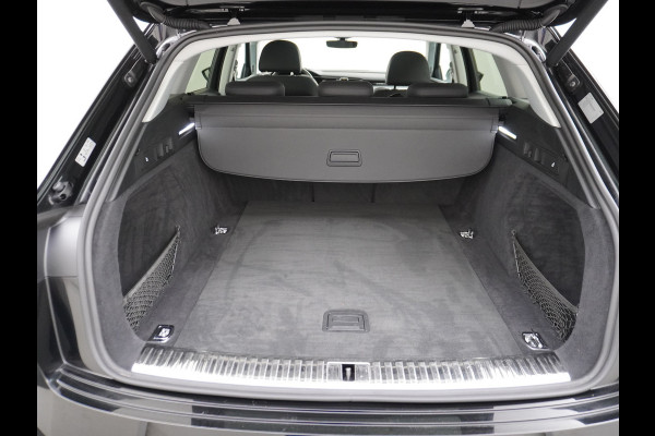 Audi e-tron 55 Quattro 95kWh 408PK Trekhaak Leder/Alcantara-Sportstoel Panoramadak Adap.Cruise Navi Ecc Stoelverwarming Business Edition Plus Luchtvering Memory Lmv Elek.Achterklep Privacy Glas Keyless 1e Eigenaar 1.800KG Trekgewicht Zeer compleet!