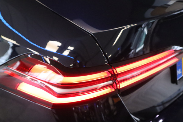 BMW 5 Serie 530e M Sport Edition Panoramadak Head-up Harman/Kardon