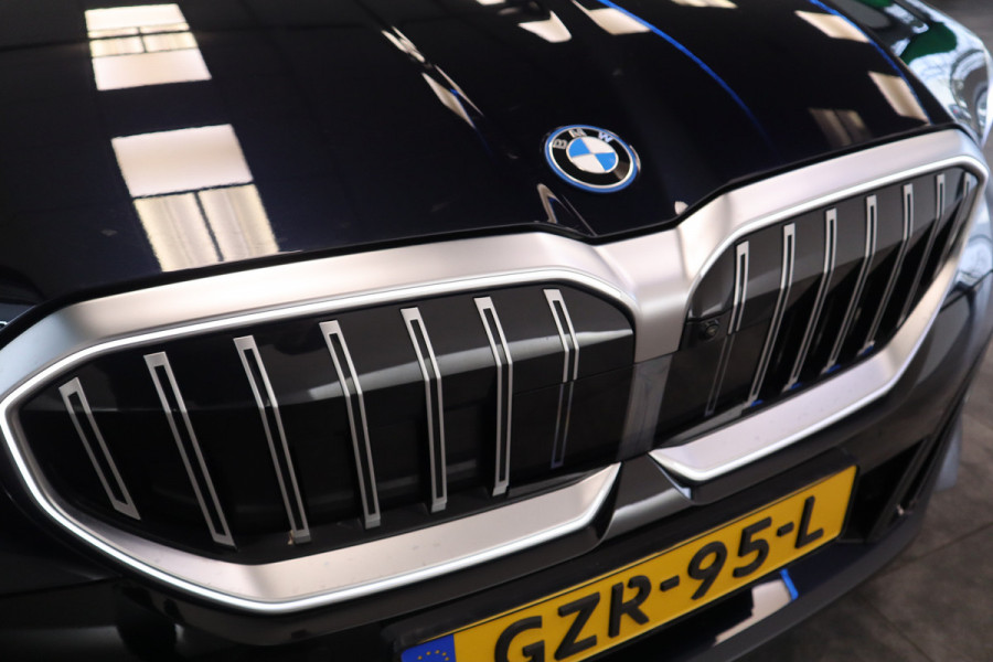 BMW 5 Serie 530e M Sport Edition Panoramadak Head-up Harman/Kardon