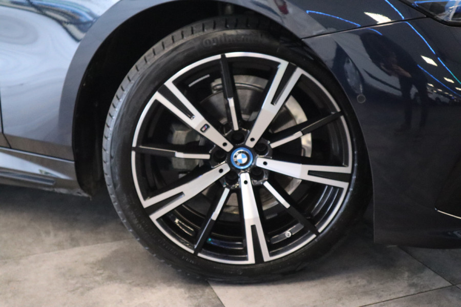 BMW 5 Serie 530e M Sport Edition Panoramadak Head-up Harman/Kardon