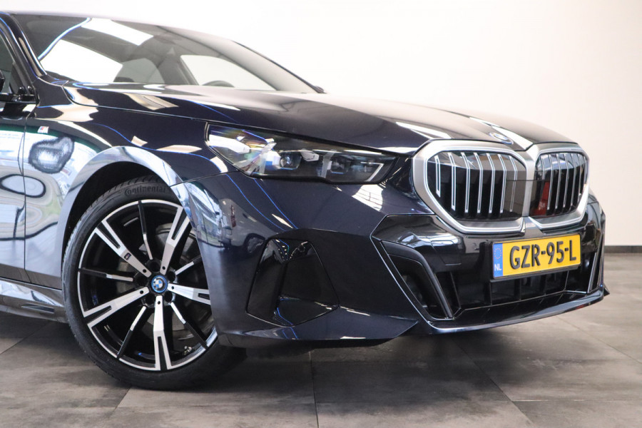 BMW 5 Serie 530e M Sport Edition Panoramadak Head-up Harman/Kardon