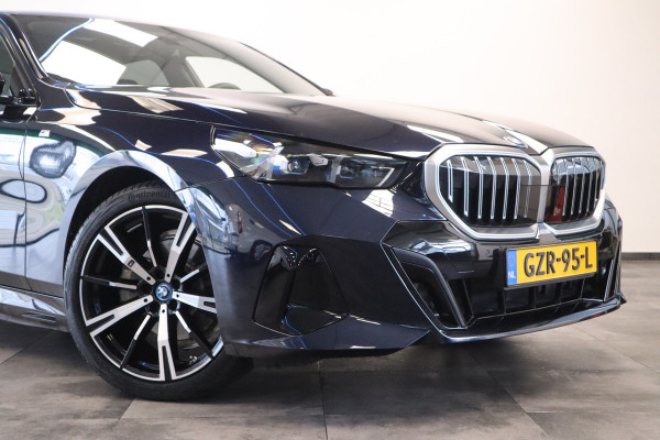 BMW 5 Serie 530e M Sport Edition Panoramadak Head-up Harman/Kardon