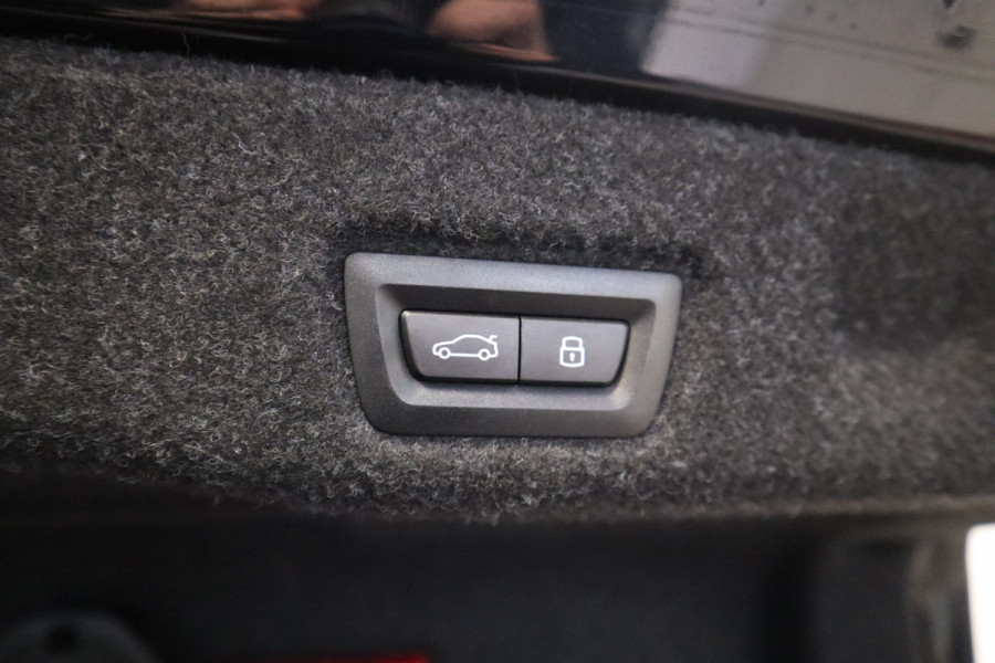 BMW 5 Serie 530e M Sport Edition Panoramadak Head-up Harman/Kardon