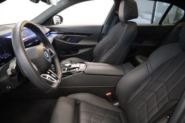 BMW 5 Serie 530e M Sport Edition Panoramadak Head-up Harman/Kardon