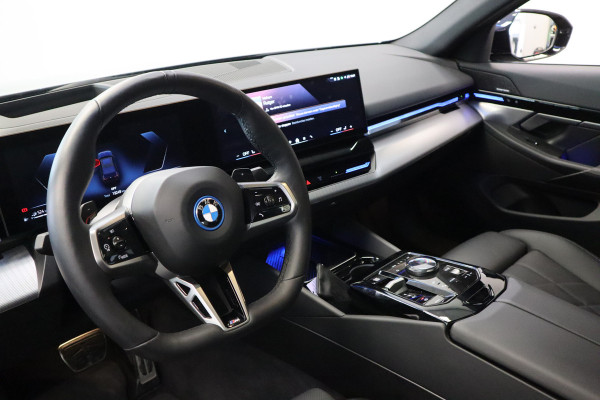 BMW 5 Serie 530e M Sport Edition Panoramadak Head-up Harman/Kardon