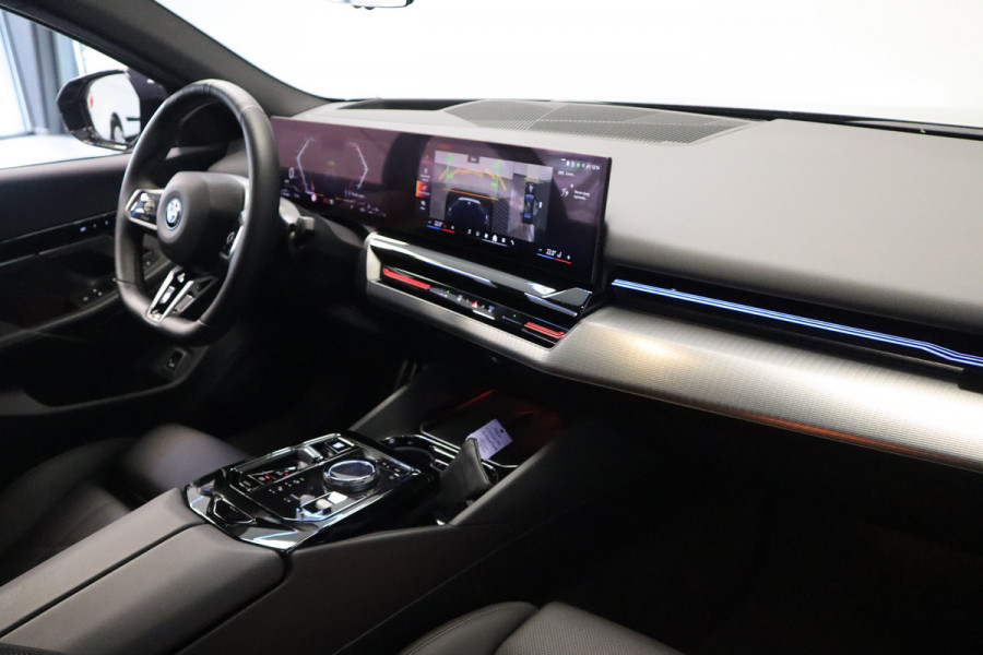 BMW 5 Serie 530e M Sport Edition Panoramadak Head-up Harman/Kardon