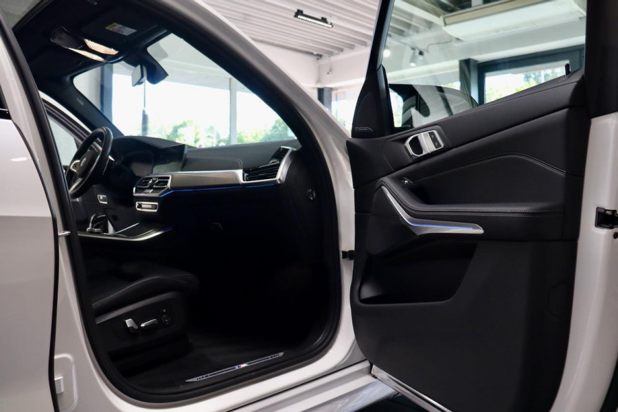 BMW X5 xDrive45e M Sport|PANO|22''|AKRA|AERO Body