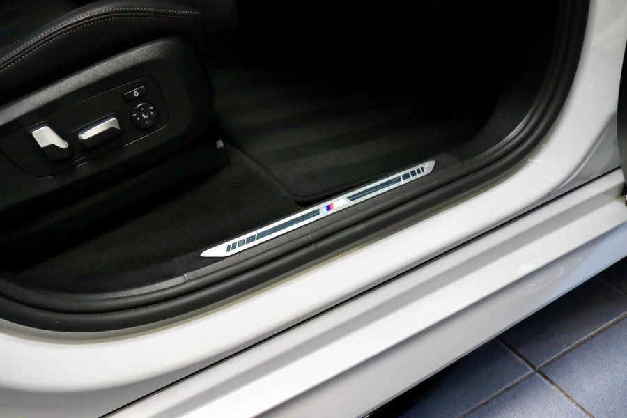 BMW X5 xDrive45e M Sport|PANO|22''|AKRA|AERO Body