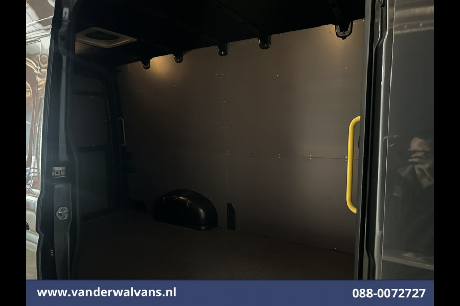 Volkswagen Crafter 2.0 TDI 140pk L3H3 (oude L2H2) Euro6 Airco | Camera | Cruisecontrol | Apple Carplay | bijrijdersbank android auto, chauffeursstoel, 3000kg trekvermogen