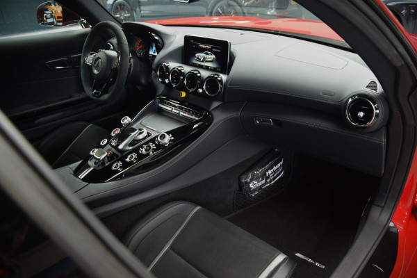 Mercedes-Benz AMG GT 4.0 R Org.NL!!|PPF|25000km!!|Dealer Onderhouden Mercedes-Benz AMG GT 4.0 R Org.NL!!|PPF|25000km!!|Dealer Onderhouden