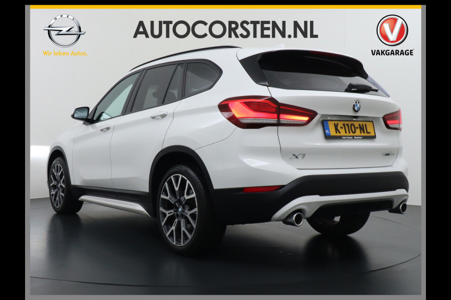 BMW X1 sDrive20i 192pk AUT-7 Sport/ Leer Pano-dak LED PDC-a+v Trekhaak Camera Navi-Pro Connected-Drive Dual-Ecc Cruise Control High Exe Keyless Stoelverwarming Led Elek.Achterklep Privacy Glas Mooie complete auto! 1800 kg trekvermogen!